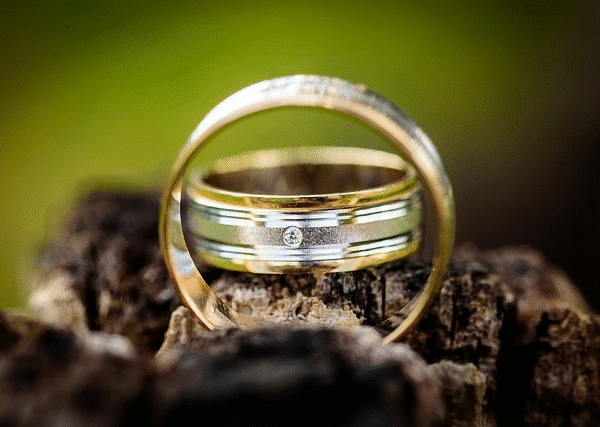 Designing Custom Engagement Rings in Dallas: The Process of Personalized Jewelry Creation 